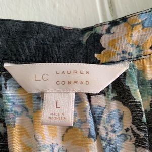 Lauren Conrad L lightweight long sleeve blouse